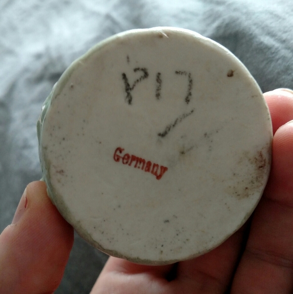 Homemade Candle in Floral German Ceramic - Picture 3 of 3